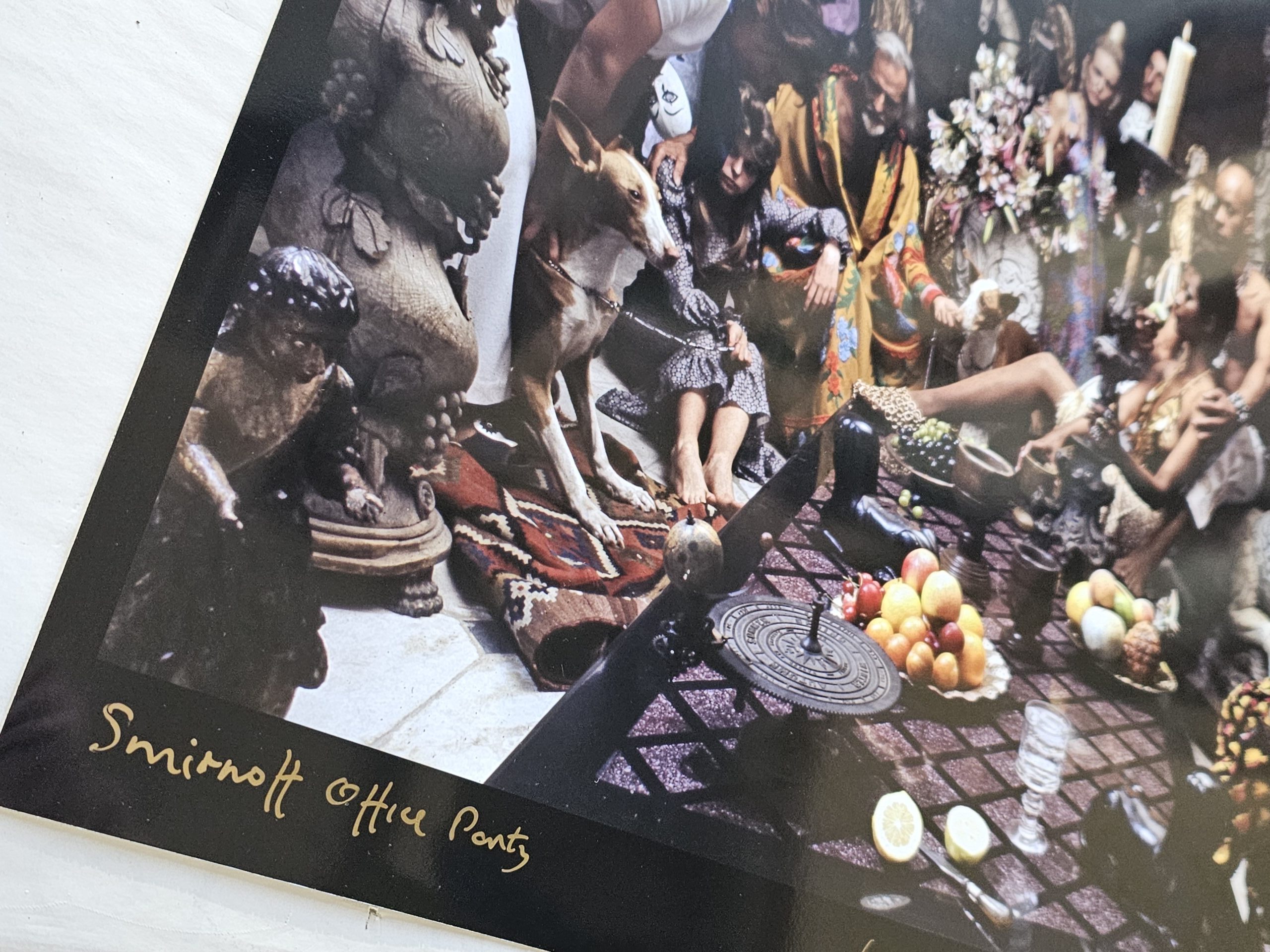 Fête de bureau avec de la vodka Smirnoff, collection d'alcool publicité osée, publicité londonienne années 70 par Michael Joseph – Image 5