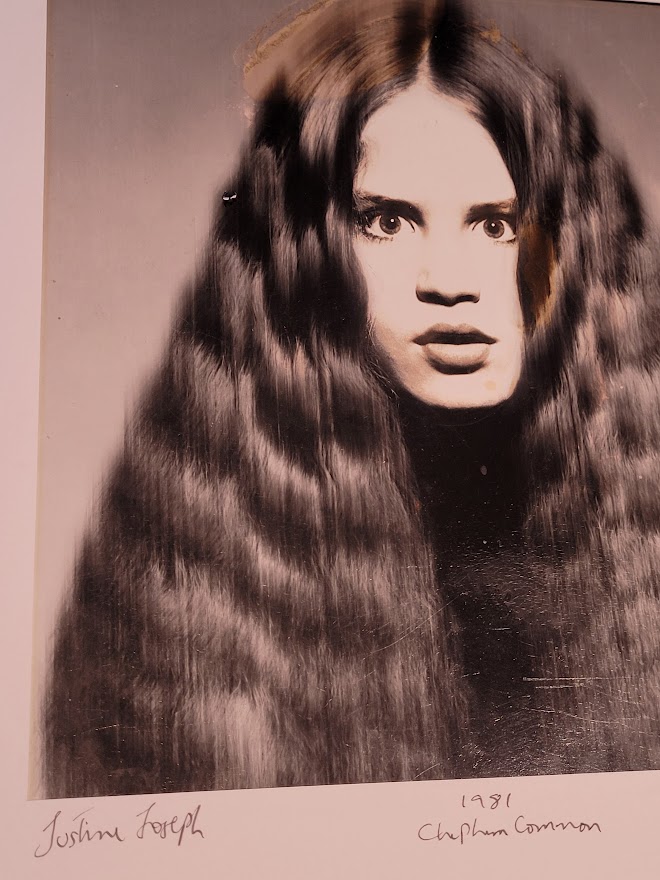 La fille cadette du photographe à dix ans, teinte sépia par Michael Joseph – Image 4