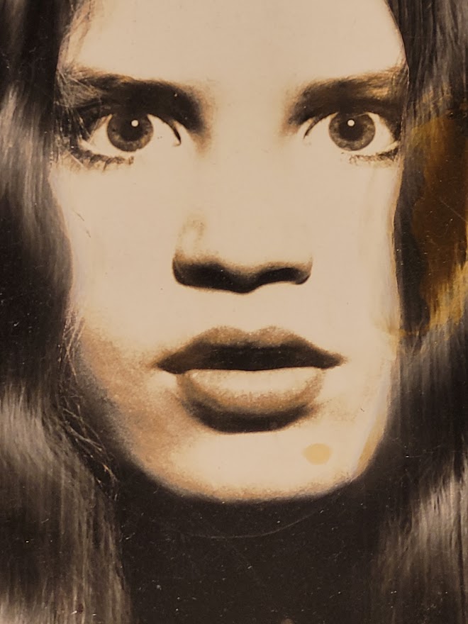 La fille cadette du photographe à dix ans, teinte sépia par Michael Joseph – Image 3