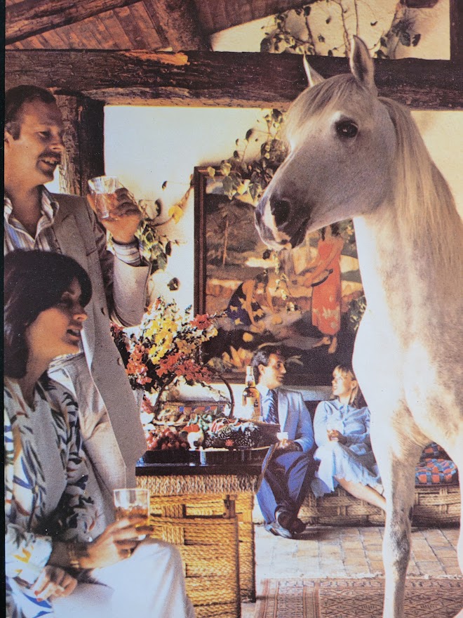 Publicité pour le whisky White Horse, dégustation au club-house – le scotch toujours le bienvenu – affiche signée par Michael Joseph. – Image 4