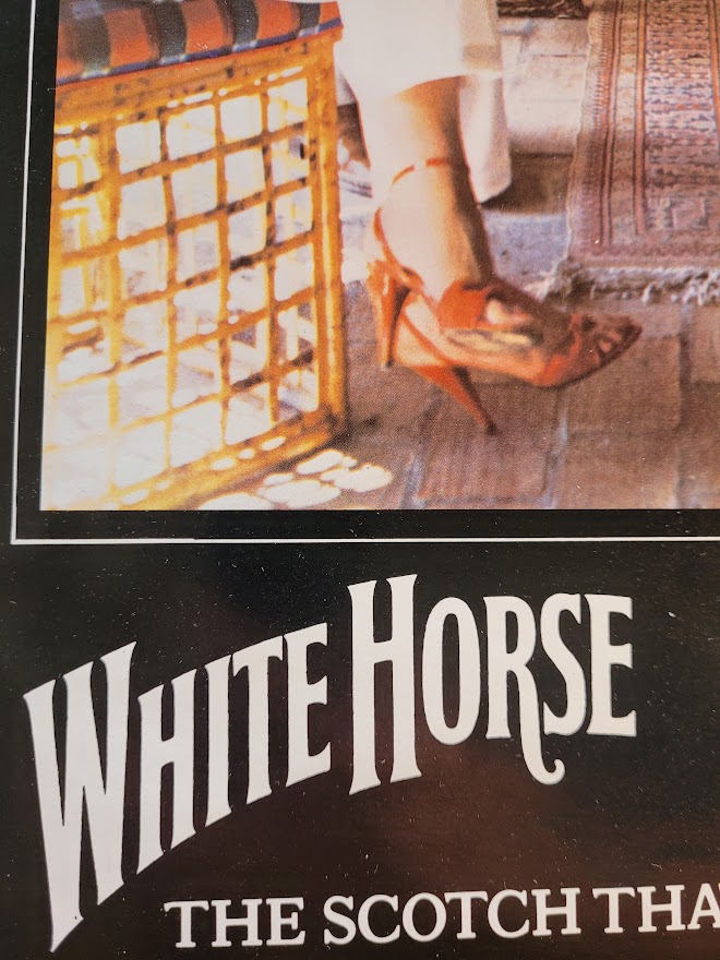 Publicité pour le whisky White Horse, dégustation au club-house – le scotch toujours le bienvenu – affiche signée par Michael Joseph. – Image 6