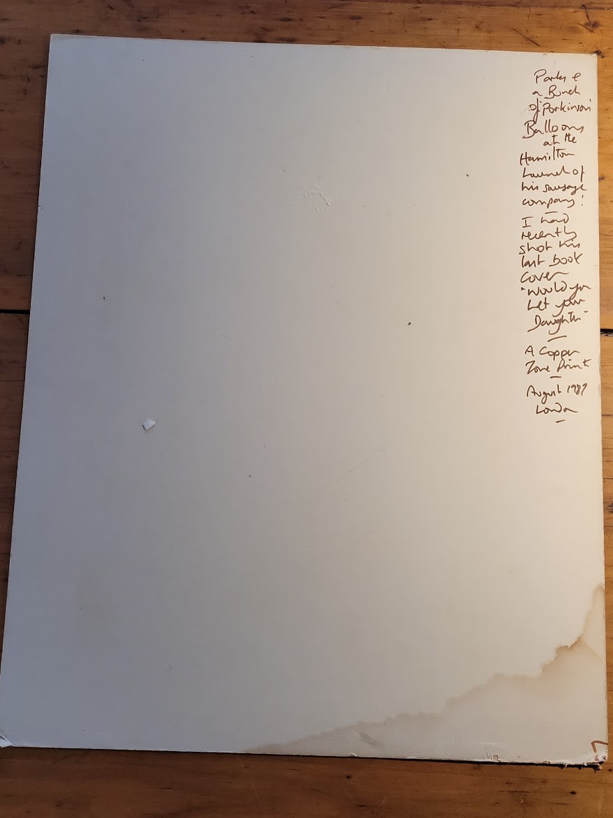 Un homard et trois bananes (tirage authentique noir et blanc réalisé en chambre noire) par Michael Joseph – Image 6