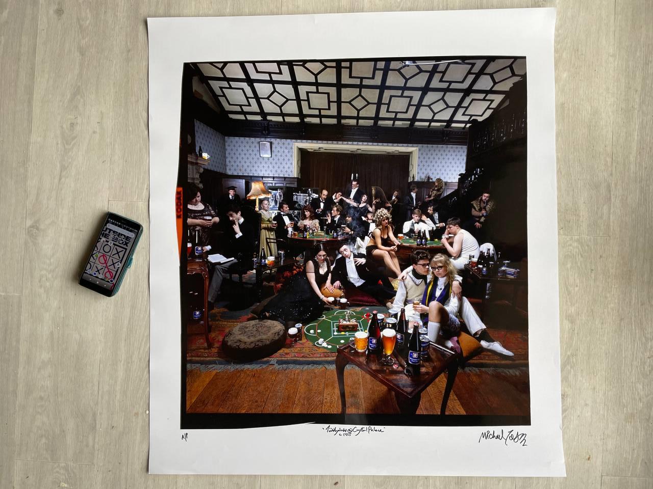 Tiddlywinks Crystal Palace, photo prise pour publicité Whitbread Ale, fête étudiante avec consommation de bière, par Michael Joseph. – Image 2