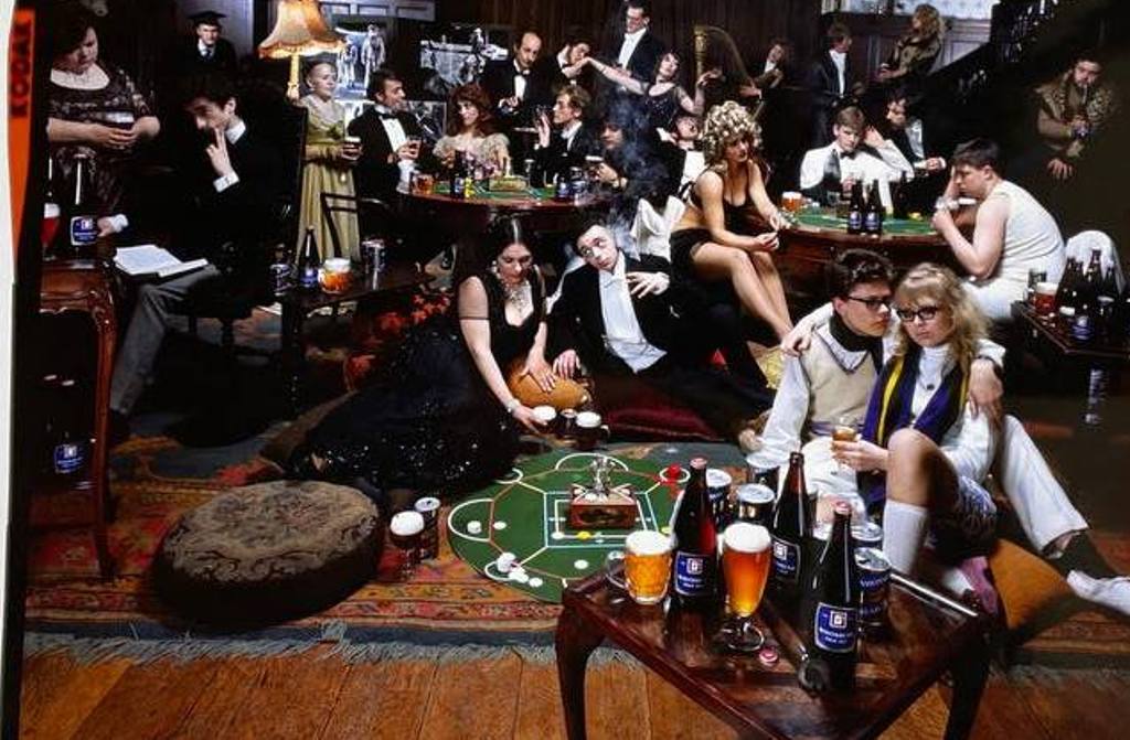 Tiddlywinks Crystal Palace, photo prise pour publicité Whitbread Ale, fête étudiante avec consommation de bière, par Michael Joseph. – Image 9