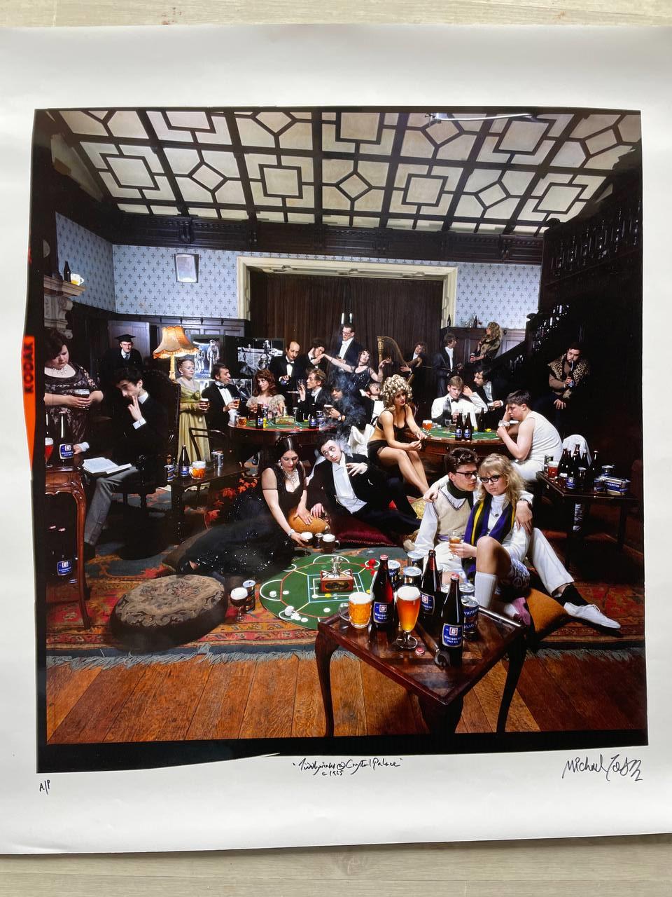 Tiddlywinks Crystal Palace, photo prise pour publicité Whitbread Ale, fête étudiante avec consommation de bière, par Michael Joseph. – Image 5