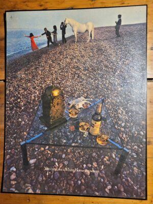 Publicité pour White Horse whisky - fête nocturne sur la plage avec le cheval blanc - par Michael Joseph