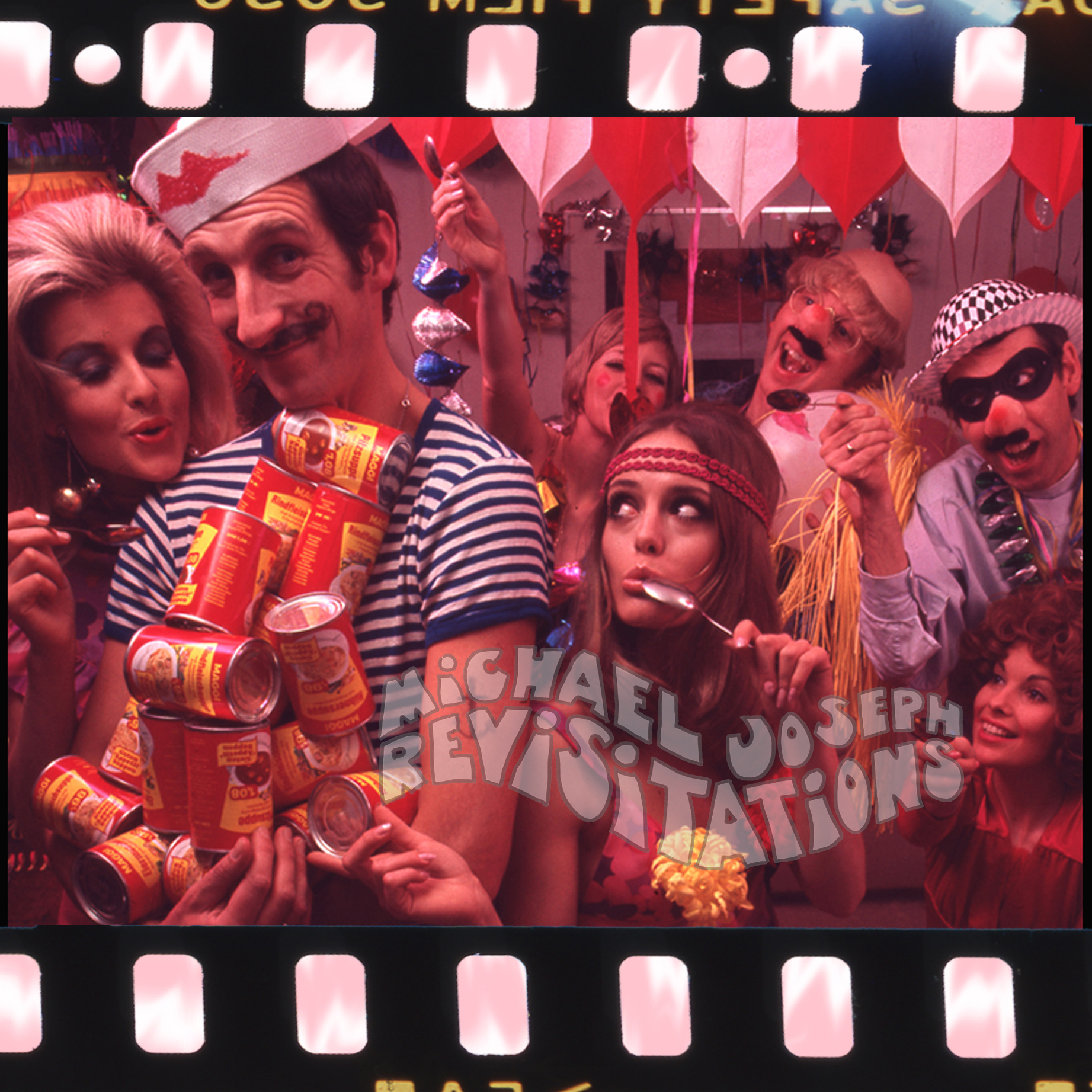 Soirée déguisée Maggi, Groovy Groups, Londres Publicité Photographie Carte postale par Michael Joseph