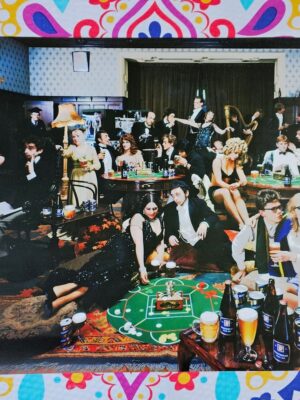 Des étudiants Whitbread jouent au tiddlywinks à Crystal Palace – publicité pour la bière des années 1970 par Michael Joseph