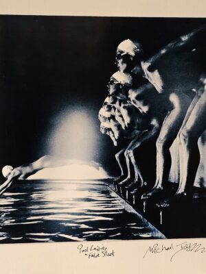 Photo-Finish du faux départ depuis la piscine Ladies US Playboy interview photo-shoot par Michael Joseph