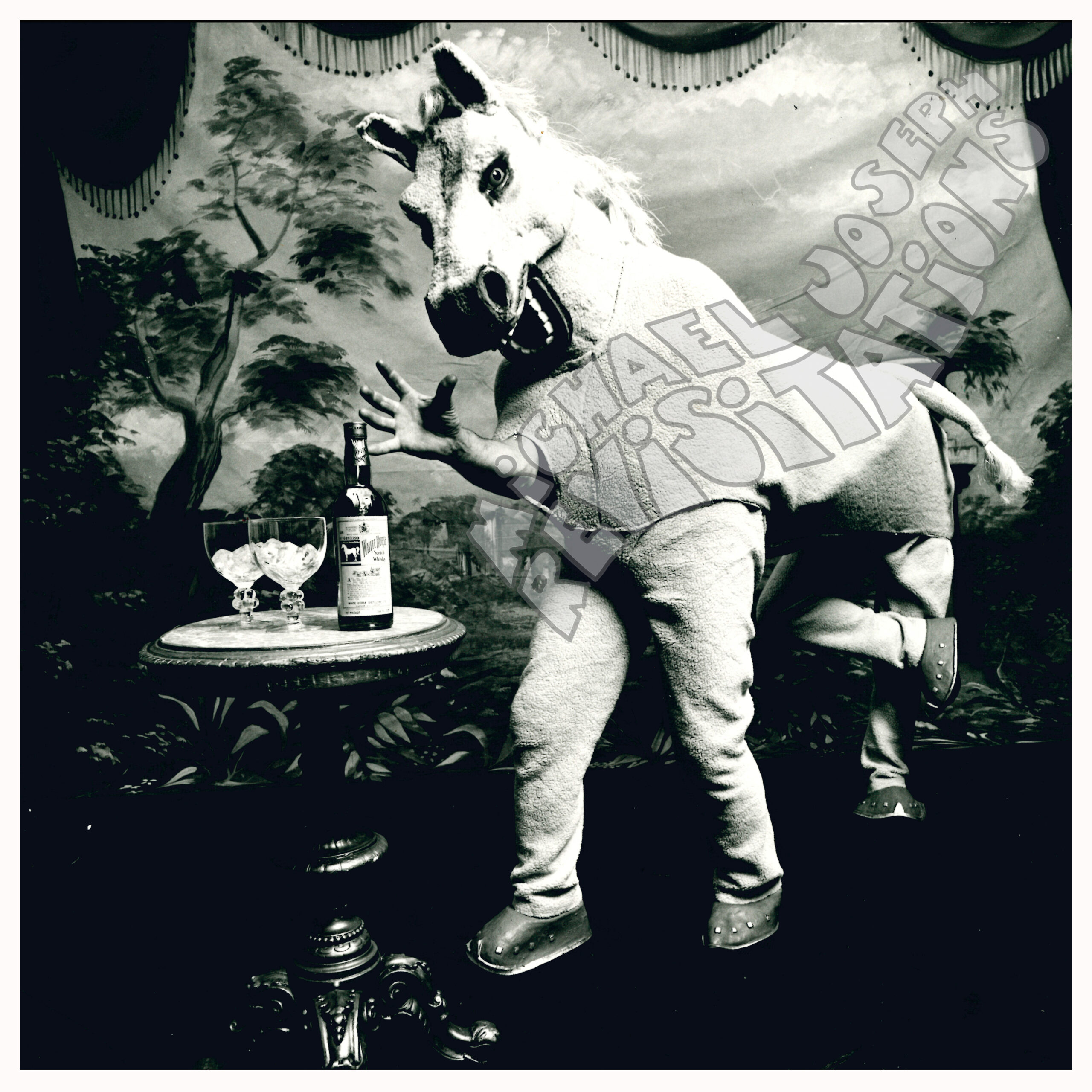 Pantomime Cheval Blanc, Solo Power Collection Carte postale publicitaire londonienne des années 70 par Michael Joseph