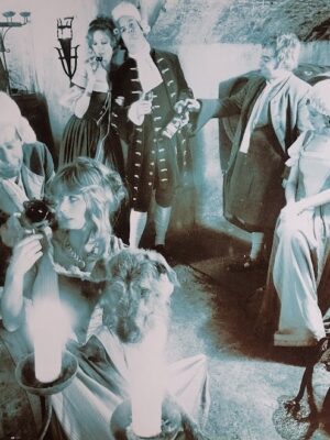 Porto Offley, extrait d'une scène où Lord boit avec sa bande d'amis du bateau, édition bleue, par Michael Joseph