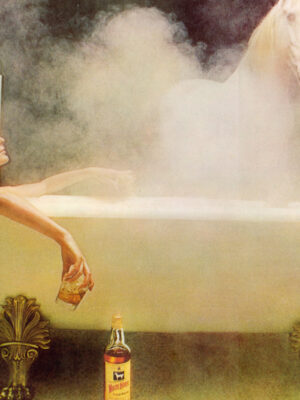 Magnet White Horse girl in bath, Aimant femme dans baignoire avec cheval et verre de whisky, photo par Michael Joseph