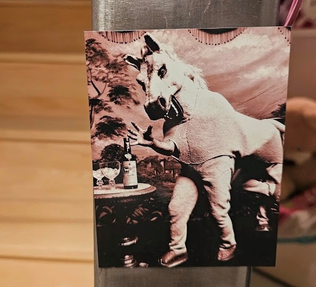 Magnet Pantomime Horse ad for White Horse Whisky, Aimant publicitaire photo par Michael Joseph – Image 4