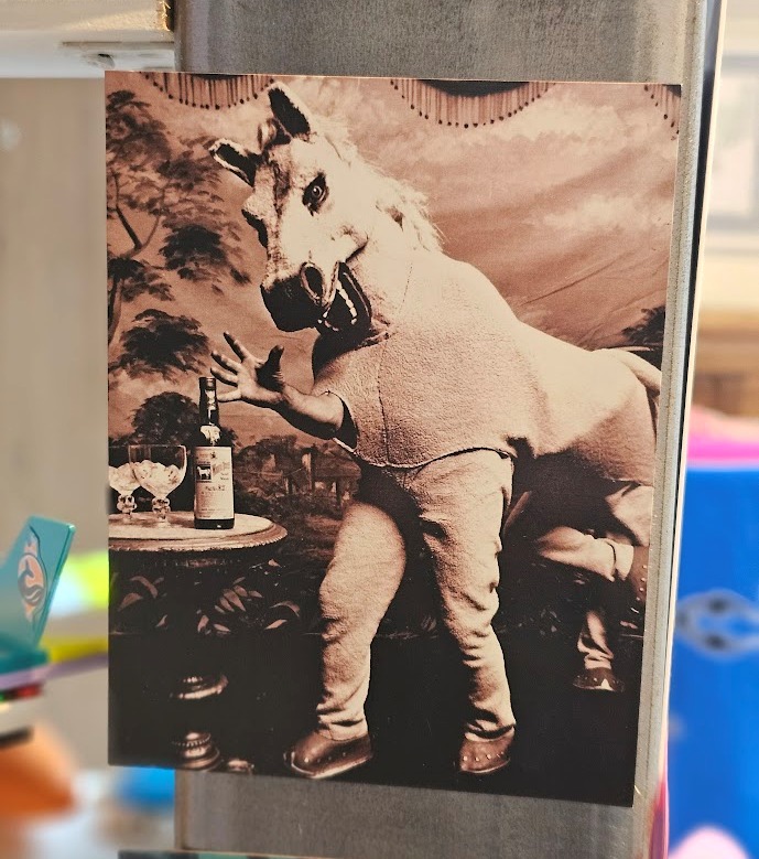 Magnet Pantomime Horse ad for White Horse Whisky, Aimant publicitaire photo par Michael Joseph – Image 2