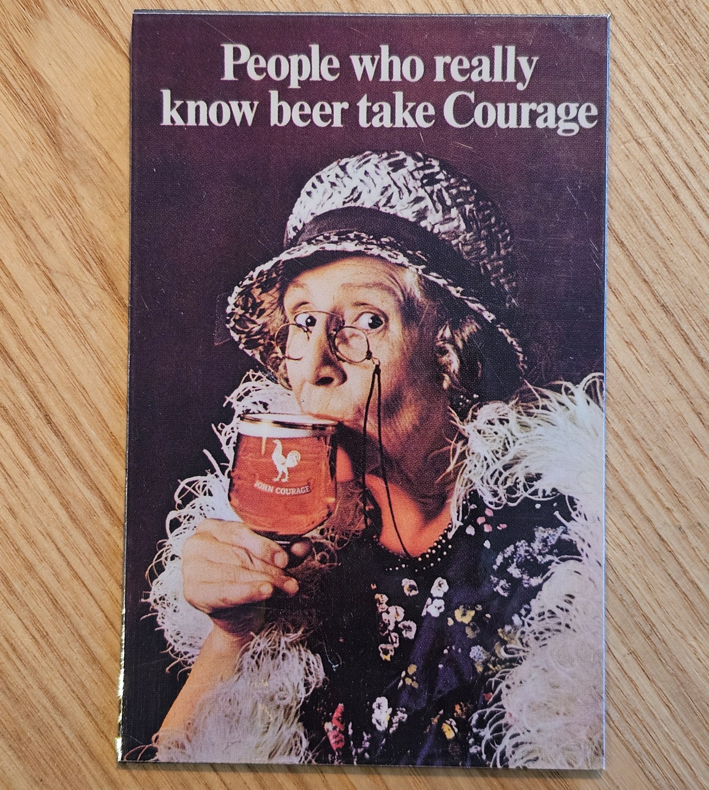 "Magnet publicitaire vintage sur l'alcool, mélange de pubs loufoques sur les boissons – premiers arrivés, premiers servis." – Image 5