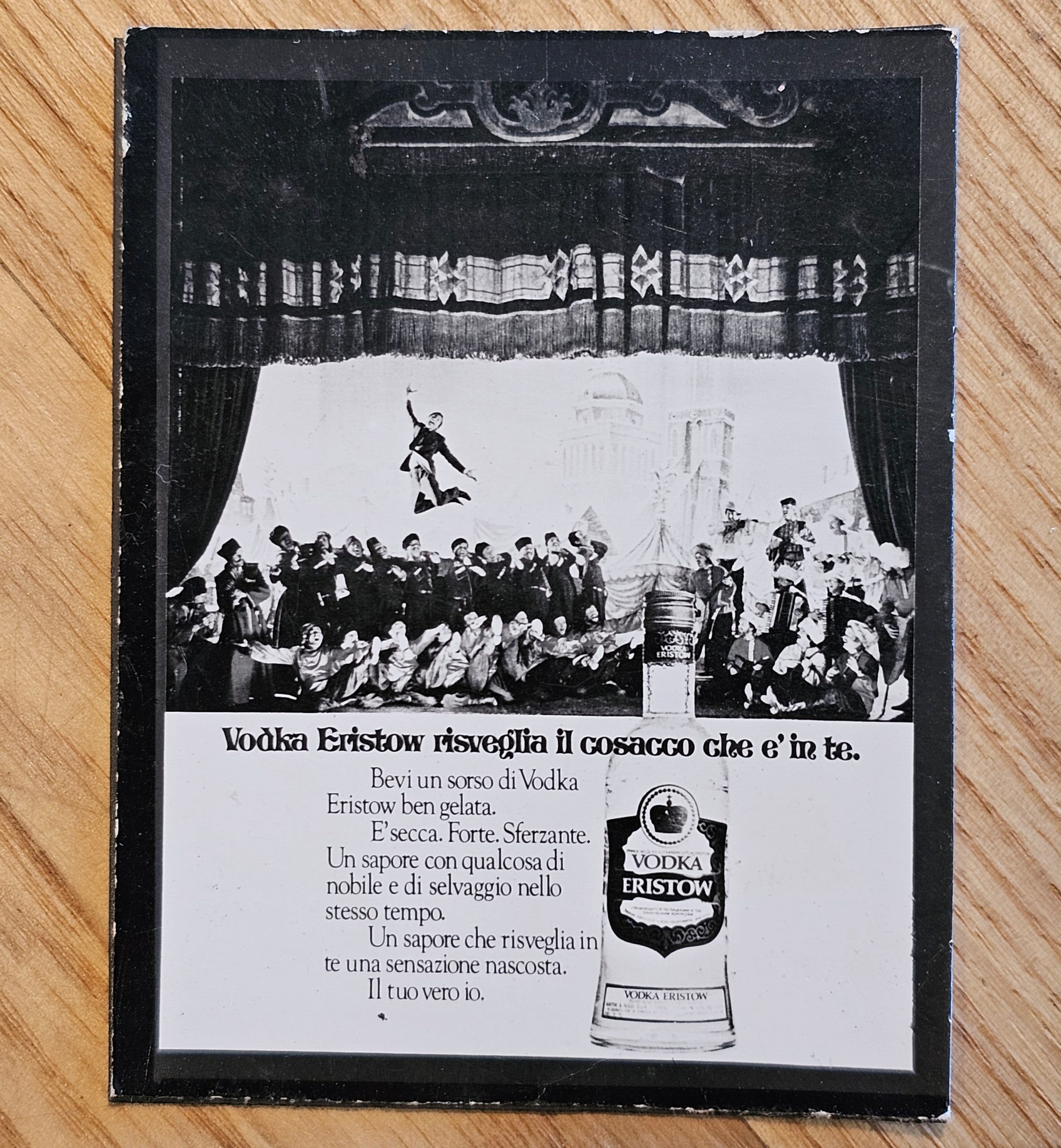 "Magnet publicitaire vintage sur l'alcool, mélange de pubs loufoques sur les boissons – premiers arrivés, premiers servis." – Image 7