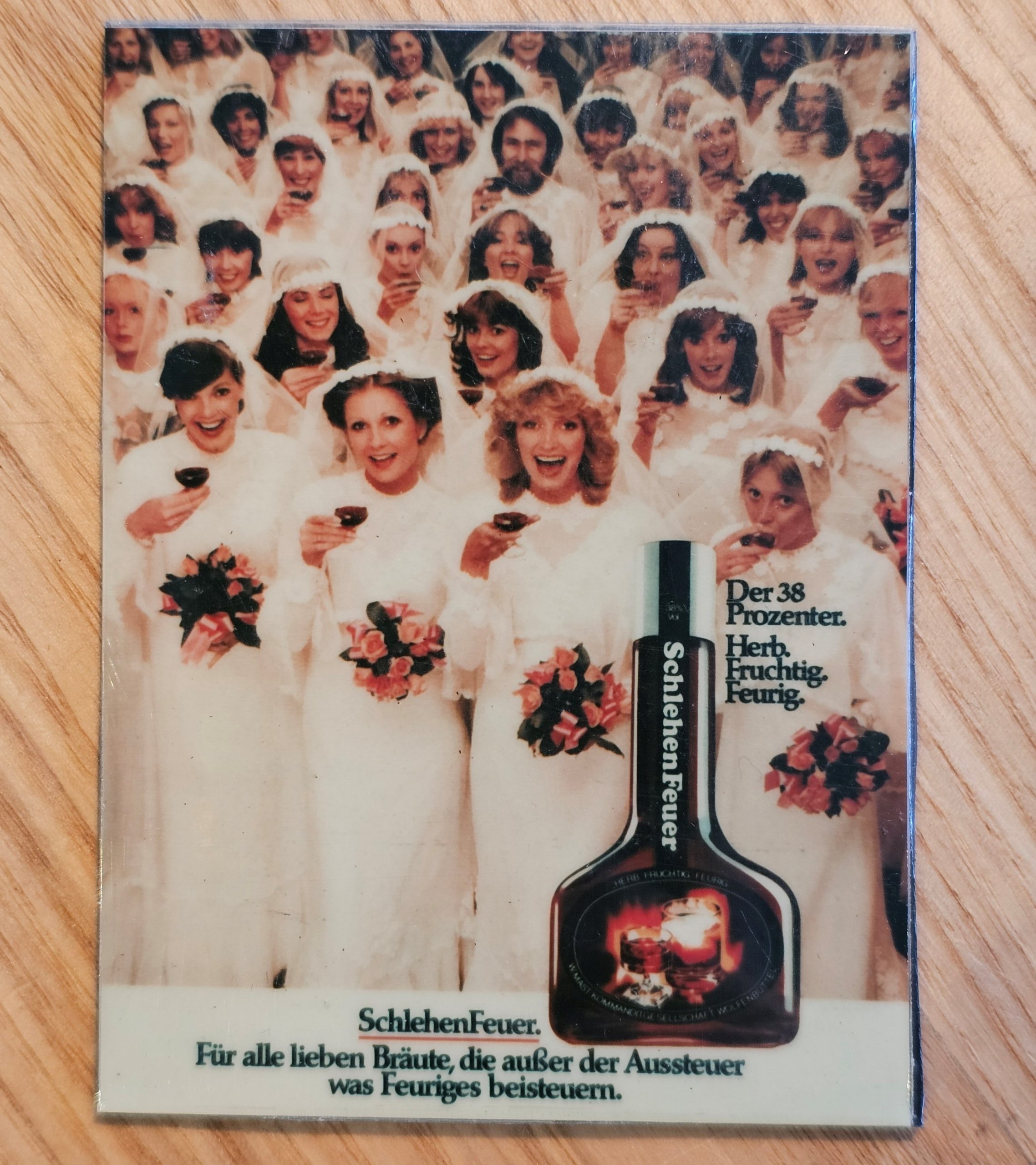 "Magnet publicitaire vintage sur l'alcool, mélange de pubs loufoques sur les boissons – premiers arrivés, premiers servis." – Image 3