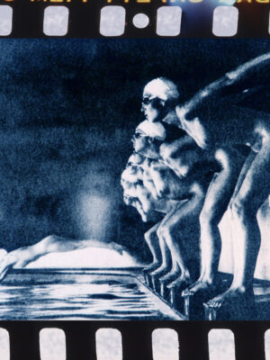 Prêt à plonger, Collection Nu mais pas grossier, Photographie publicitaire londonienne Carte postale de Michael Joseph