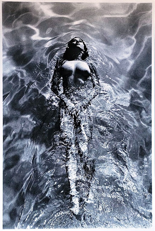 Nageuse solitaire, Playboy Pool Ladies Clapham, tirage authentique réalisé en chambre noire, Solo Swimmer par Michael Joseph