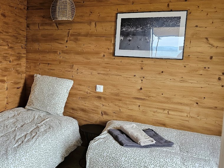 Vague de cadaques - affiche de la série "Pirelli" - photo-shoot depuis hélicoptère par Michael Joseph – Image 2