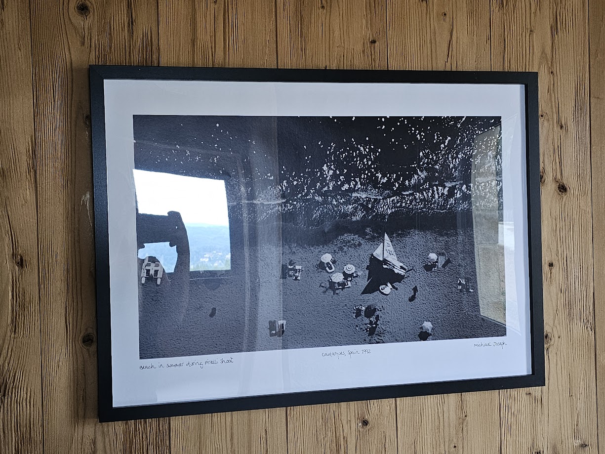 Vague de cadaques - affiche de la série "Pirelli" - photo-shoot depuis hélicoptère par Michael Joseph – Image 5