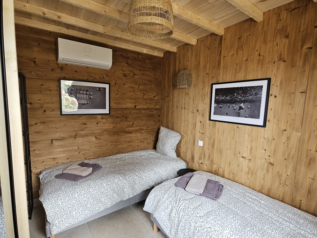 Vague de cadaques - affiche de la série "Pirelli" - photo-shoot depuis hélicoptère par Michael Joseph – Image 6