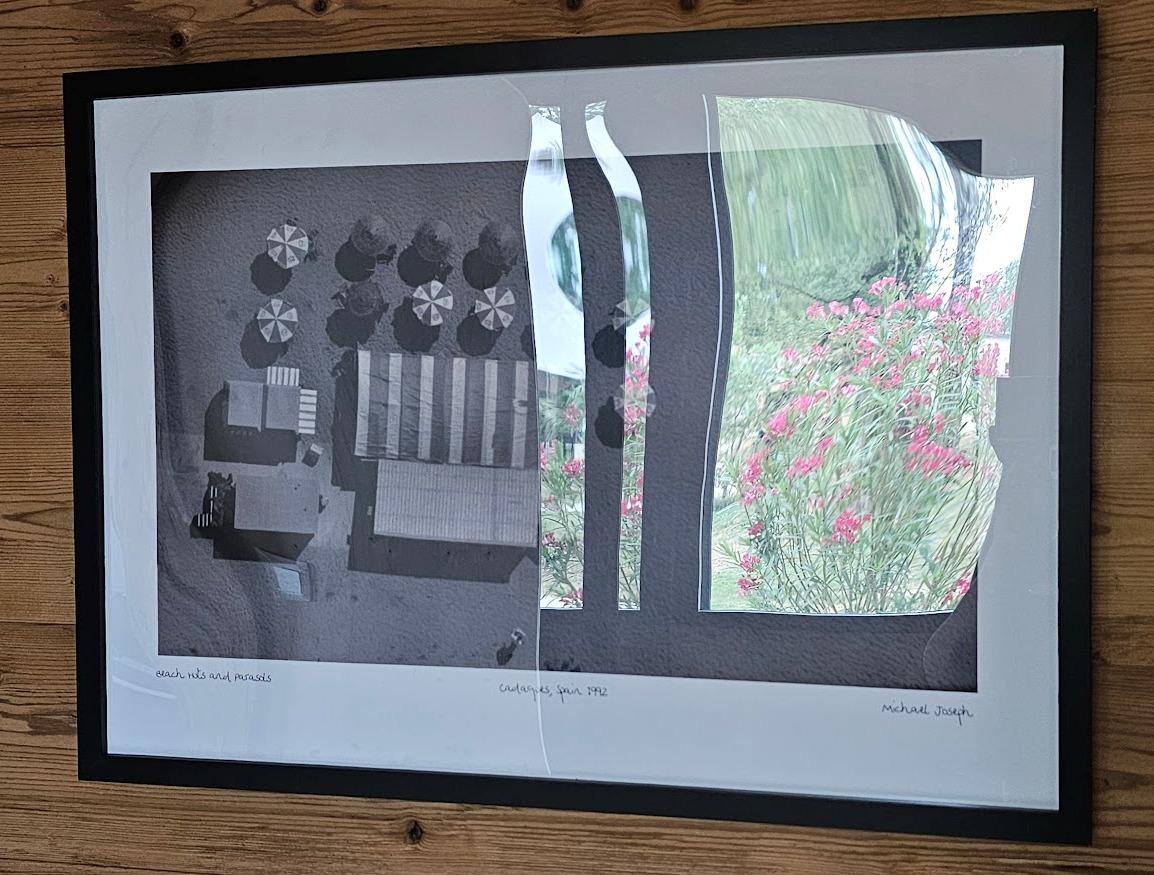 Parasols de Cadaques - affiche de la série "Pirelli" - photo-shoot depuis hélicoptère par Michael Joseph – Image 4